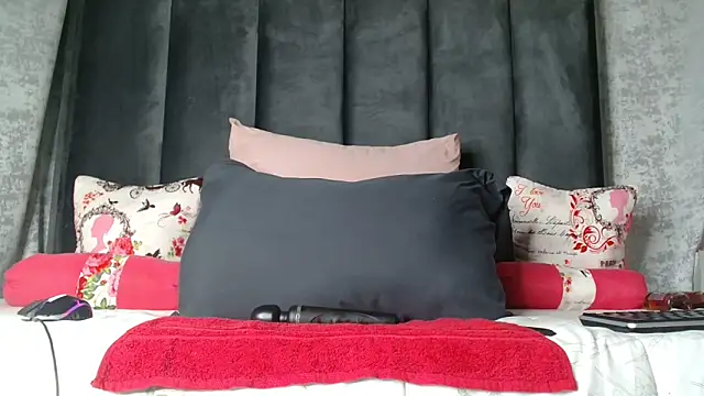 Snapshot of Lucy_Blacksilk chatting on 11-07-25, 08:31 Lucy Blacksilk online show from 11-07-25, 08:31