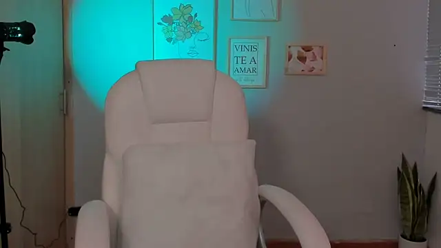 Elena Ruiz online show from 01-05-25, 09:57