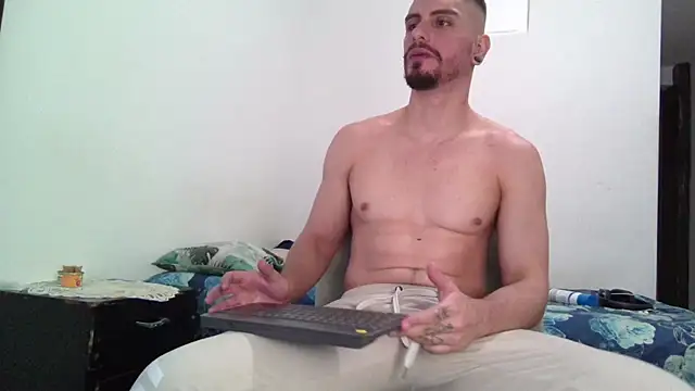 Aaron kwok28 online show from 12-06-24, 12:34