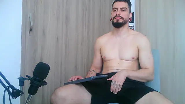 Aaron kwok28 online show from 10-16-25, 06:20