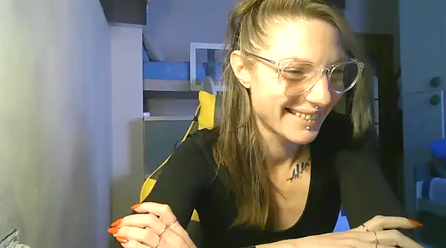 Snapshot of Feli_blue chatting on 12-04-24, 12:14 Feli blue online show from 12-04-24, 12:14