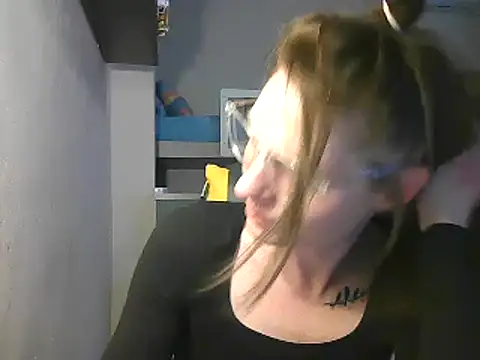 Snapshot of Feli_blue chatting on 01-08-25, 08:49 Feli blue online show from 01-08-25, 08:49