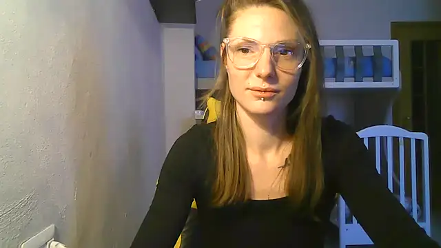 Snapshot of Feli_blue chatting on 01-08-25, 11:54 Feli blue online show from 01-08-25, 11:54