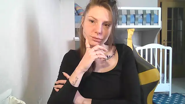 Snapshot of Feli_blue chatting on 01-10-25, 08:40 Feli blue online show from 01-10-25, 08:40