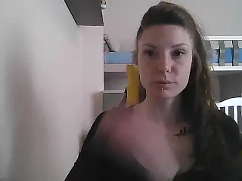 Snapshot of Feli_blue chatting on 02-04-25, 08:56 Feli blue online show from 02-04-25, 08:56