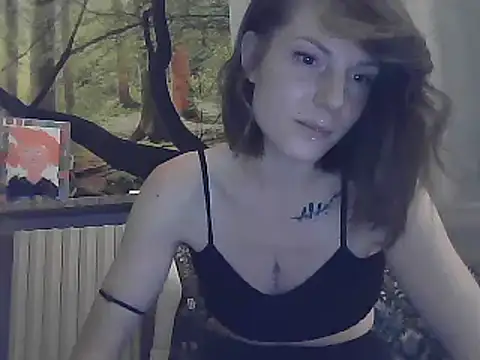 Snapshot of Feli_blue chatting on 02-10-25, 08:21 Feli blue online show from 02-10-25, 08:21