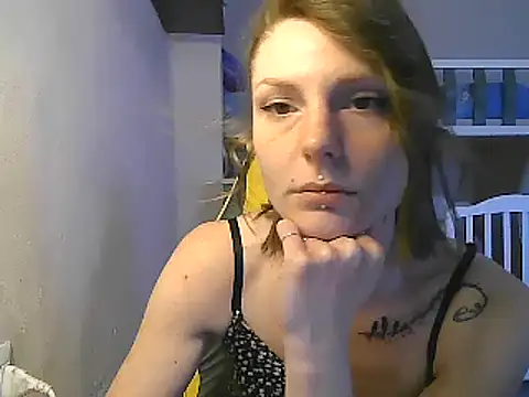 Snapshot of Feli_blue chatting on 02-17-25, 11:55 Feli blue online show from 02-17-25, 11:55