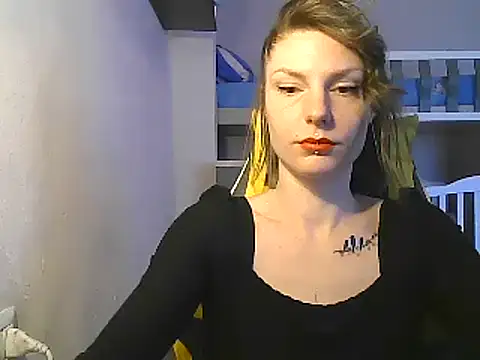 Snapshot of Feli_blue chatting on 02-18-25, 08:59 Feli blue online show from 02-18-25, 08:59