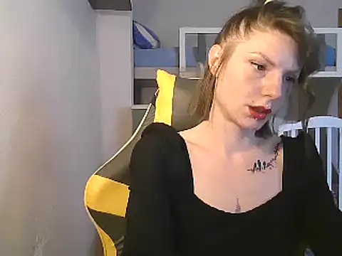 Snapshot of Feli_blue chatting on 02-18-25, 12:06 Feli blue online show from 02-18-25, 12:06