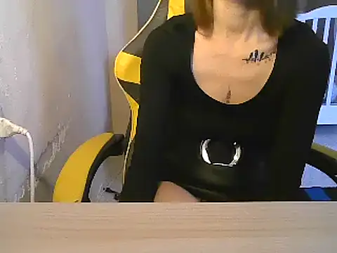 Snapshot of Feli_blue chatting on 02-24-25, 09:00 Feli blue online show from 02-24-25, 09:00