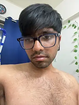 Snapshot of BoyzaraHatke chatting on 03-08-26, 04:22 BoyzaraHatke online show from 03-08-26, 04:22