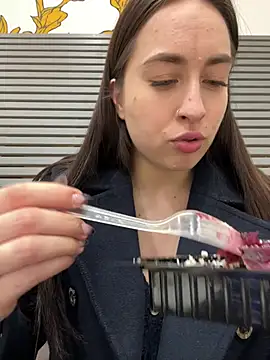 Holly Play online show from 01-21-25, 12:18