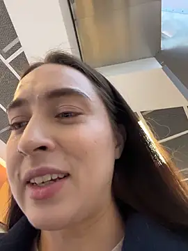 Holly Play online show from 11-24-25, 12:05