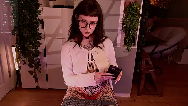 MichaellaMoon online show from 04-09-26, 06:24