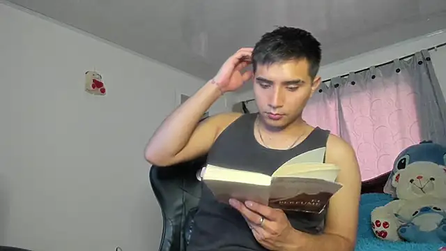 Snapshot of Chris_Maddox chatting on 12-07-24, 10:39 Chris Maddox online show from 12-07-24, 10:39