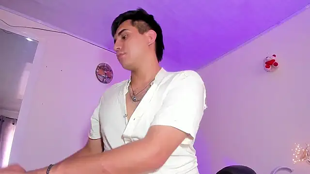 Snapshot of Chris_Maddox chatting on 12-14-24, 05:18 Chris Maddox online show from 12-14-24, 05:18