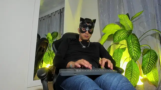 Snapshot of Chris_Maddox chatting on 01-22-25, 04:34 Chris Maddox online show from 01-22-25, 04:34