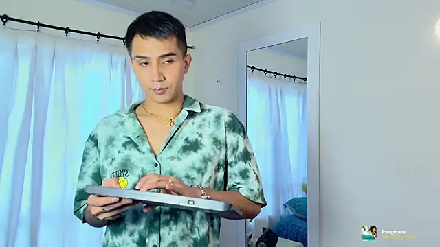 Snapshot of Chris_Maddox chatting on 11-06-25, 06:42 Chris Maddox online show from 11-06-25, 06:42