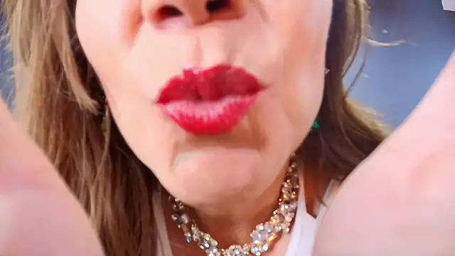 Snapshot of MelaniaKnauss chatting on 01-13-25, 08:26 MelaniaKnauss online show from 01-13-25, 08:26