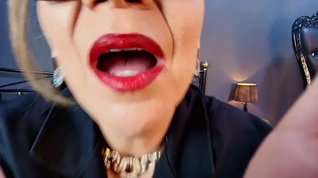 Snapshot of MelaniaKnauss chatting on 09-11-25, 08:42 MelaniaKnauss online show from 09-11-25, 08:42