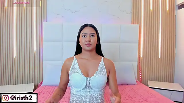 Snapshot of Iris_Thompson_ chatting on 10-09-25, 04:10 Iris Thompson online show from 10-09-25, 04:10