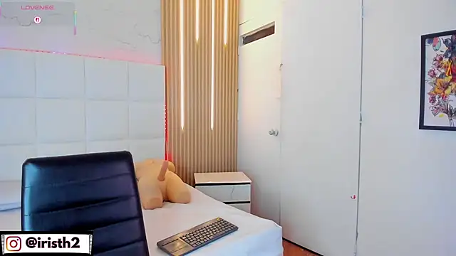 Snapshot of Iris_Thompson_ chatting on 11-11-25, 03:50 Iris Thompson online show from 11-11-25, 03:50