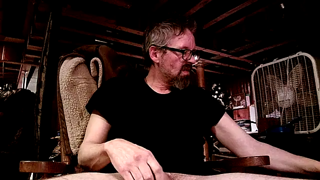 Snapshot of AronMellon76 chatting on 02-04-26, 08:42 AronMellon76 online show from 02-04-26, 08:42