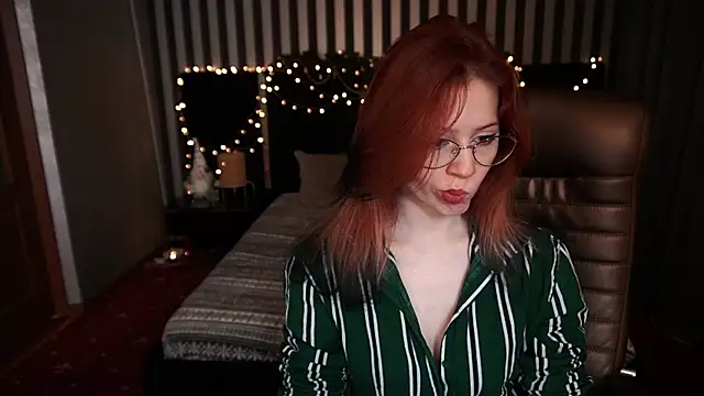 Snapshot of Sasha_Exclusive chatting on 01-10-25, 03:06 Sasha Exclusive online show from 01-10-25, 03:06