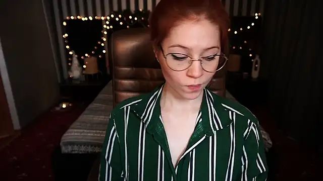 Snapshot of Sasha_Exclusive chatting on 01-10-25, 06:06 Sasha Exclusive online show from 01-10-25, 06:06
