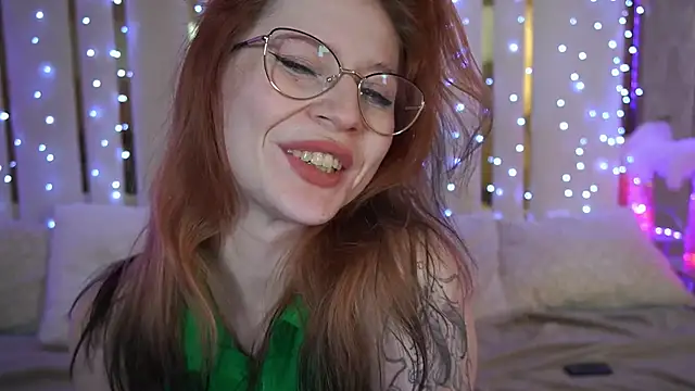 Snapshot of Sasha_Exclusive chatting on 02-17-25, 04:09 Sasha Exclusive online show from 02-17-25, 04:09
