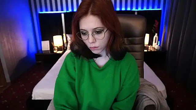 Snapshot of Sasha_Exclusive chatting on 02-25-25, 07:42 Sasha Exclusive online show from 02-25-25, 07:42