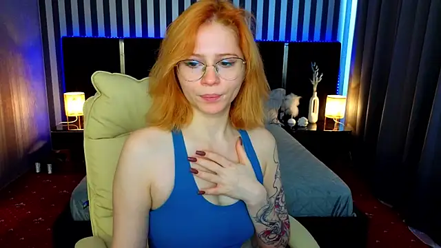 Snapshot of Sasha_Exclusive chatting on 09-15-25, 01:22 Sasha Exclusive online show from 09-15-25, 01:22