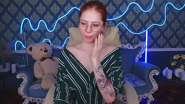 Snapshot of Sasha_Exclusive chatting on 09-22-25, 01:02 Sasha Exclusive online show from 09-22-25, 01:02