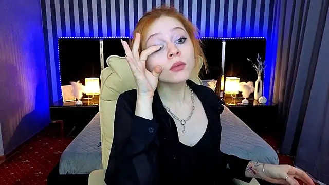 Snapshot of Sasha_Exclusive chatting on 10-20-25, 06:52 Sasha Exclusive online show from 10-20-25, 06:52