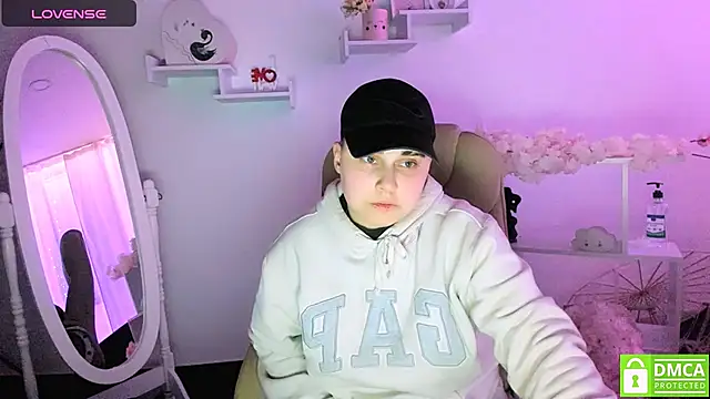 Dolly  Queen  online show from 03-15-25, 09:05