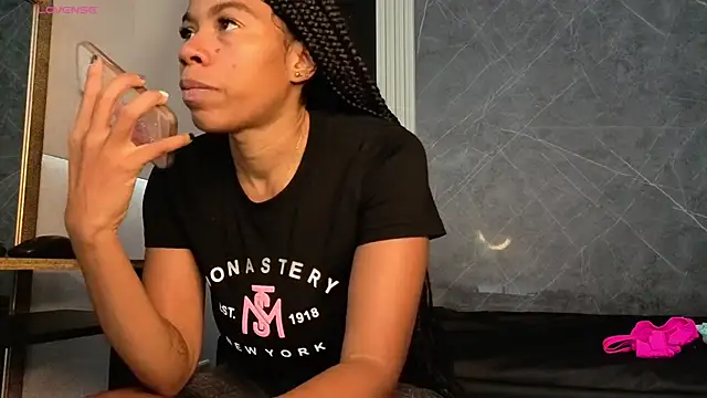 Snapshot of YummyDuooo chatting on 12-18-25, 05:08 YummyDuooo online show from 12-18-25, 05:08