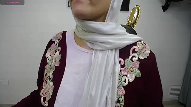 Snapshot of shantala_krisha chatting on 02-21-25, 09:22 shantala krisha online show from 02-21-25, 09:22