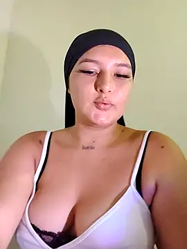 Snapshot of Celeste_camila18 chatting on 09-18-25, 09:39 Celeste camila18 online show from 09-18-25, 09:39