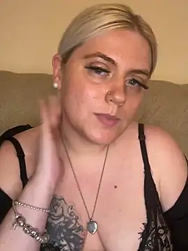 Snapshot of Blondiee3088 chatting on 12-02-24, 11:51 Blondiee3088 online show from 12-02-24, 11:51