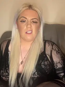 Snapshot of Blondiee3088 chatting on 12-03-24, 10:18 Blondiee3088 online show from 12-03-24, 10:18