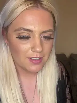 Snapshot of Blondiee3088 chatting on 12-04-24, 01:25 Blondiee3088 online show from 12-04-24, 01:25