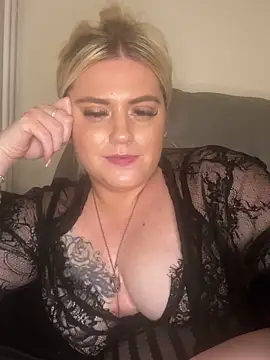 Snapshot of Blondiee3088 chatting on 01-10-25, 02:04 Blondiee3088 online show from 01-10-25, 02:04