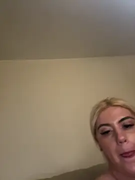 Snapshot of Blondiee3088 chatting on 02-07-25, 01:47 Blondiee3088 online show from 02-07-25, 01:47