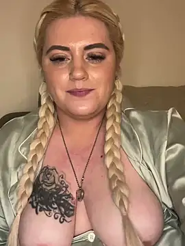 Snapshot of Blondiee3088 chatting on 02-10-25, 11:45 Blondiee3088 online show from 02-10-25, 11:45