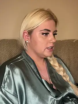 Snapshot of Blondiee3088 chatting on 02-27-25, 08:31 Blondiee3088 online show from 02-27-25, 08:31