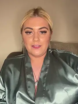 Snapshot of Blondiee3088 chatting on 03-04-25, 05:03 Blondiee3088 online show from 03-04-25, 05:03