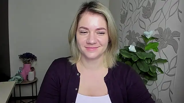 MariaSttone online show from 10-13-25, 03:45