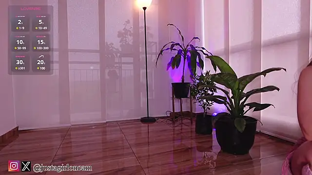 Snapshot of nicollefiorett chatting on 03-11-25, 09:48 nicollefiorett online show from 03-11-25, 09:48