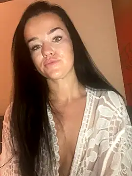 English-Chloe96 online show from 10-17-25, 04:37