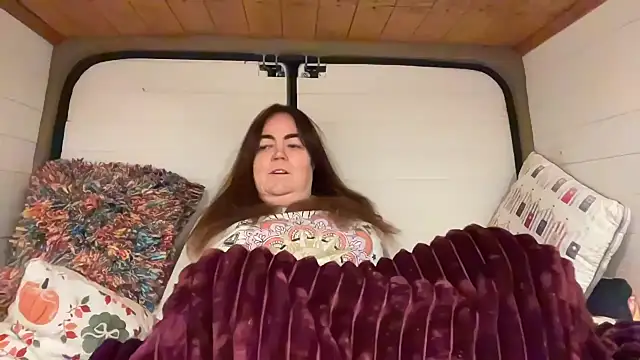 Snapshot of curvy-milf-abbie chatting on 11-30-25, 07:07 curvy-milf-abbie online show from 11-30-25, 07:07